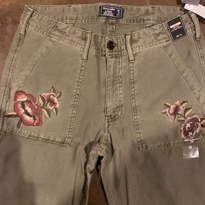 NWT Abercrombie & Fitch Green Floral Patch Jeans